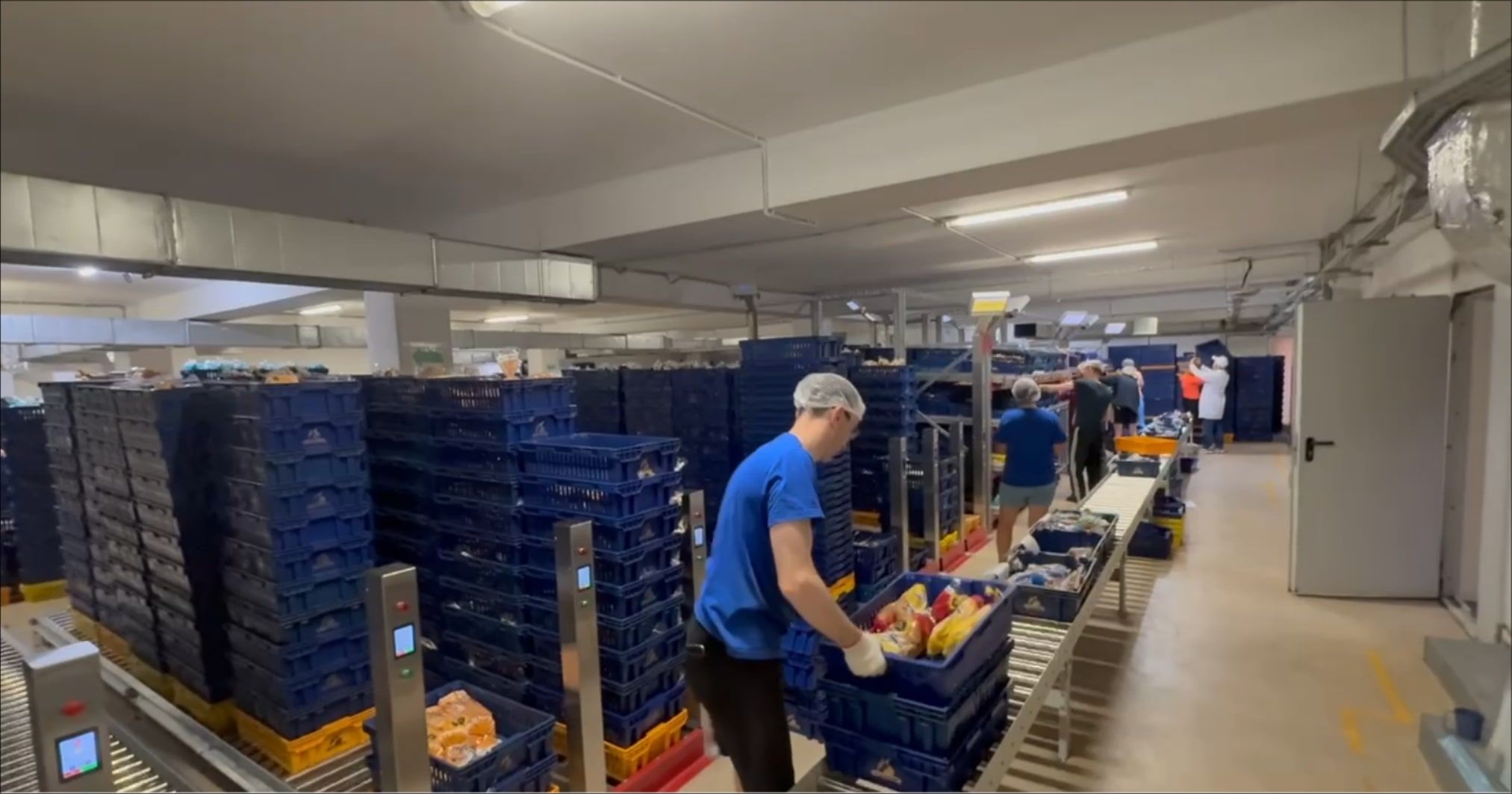 Напольный стеллаж